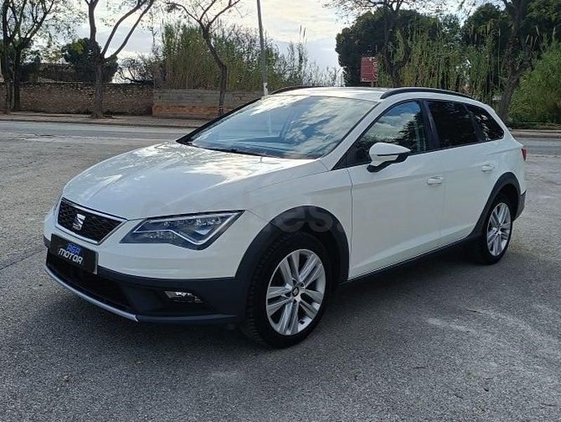 Usado Seat Leon 4Drive 150 CV (110 kW) 2018 Blanco Familiar