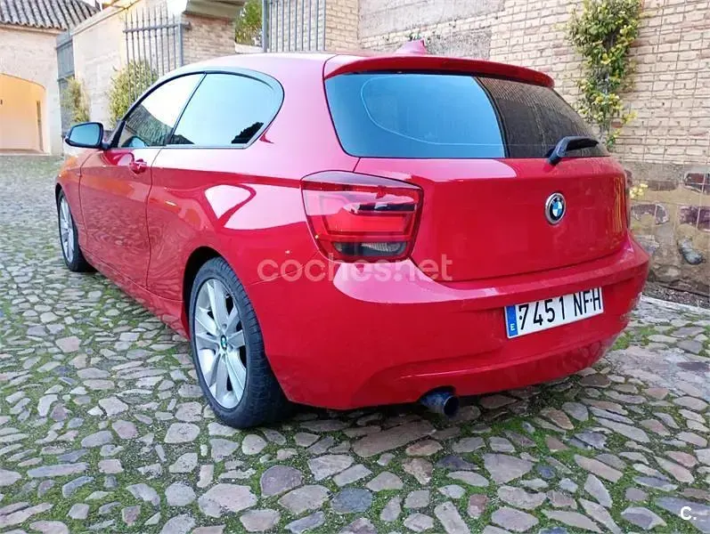 Usado BMW 114 102 CV (75 kW) 2012 Rojo Utilitario