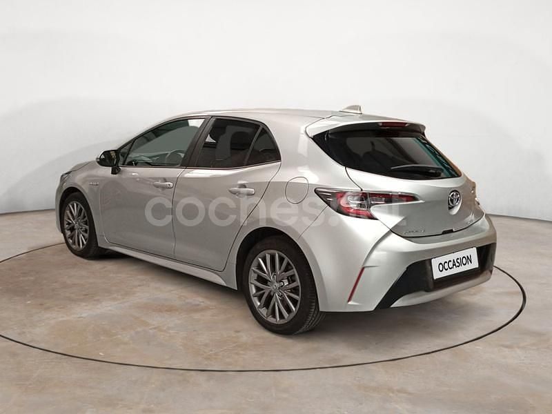 Usado Toyota Corolla Active 122 CV (89 kW) 2020 Gris / plata Berlina