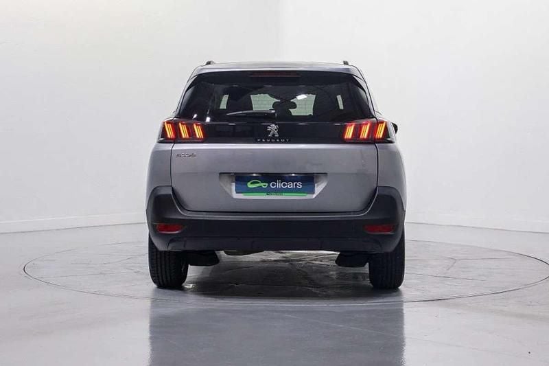 Usado Peugeot 5008 Style 131 CV (96 kW) 2021 Plateado SUV