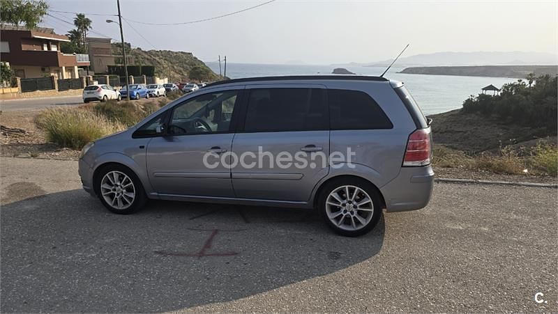 Usado Opel Zafira Enjoy 140 CV (102 kW) 2006 Gris / plata Monovolumen