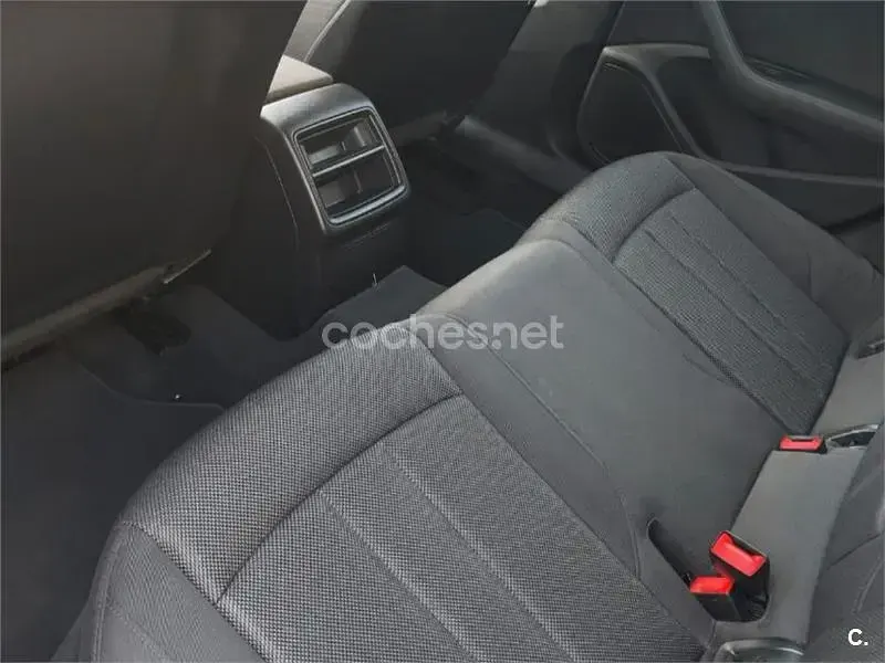 Usado Audi A4 122 CV (89 kW) 2017 Azul Familiar