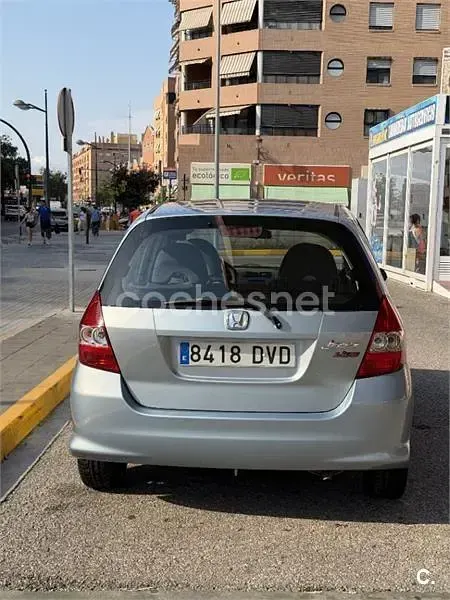 Usado Honda Jazz 78 CV (57 kW) 2006 Gris / plata Utilitario