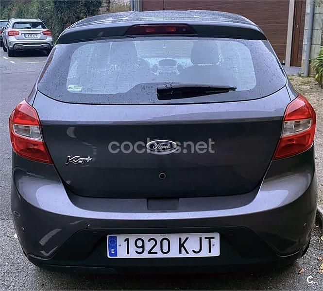 Usado Ford Ka Plus Ultimate 85 CV (62 kW) 2018 Negro Utilitario