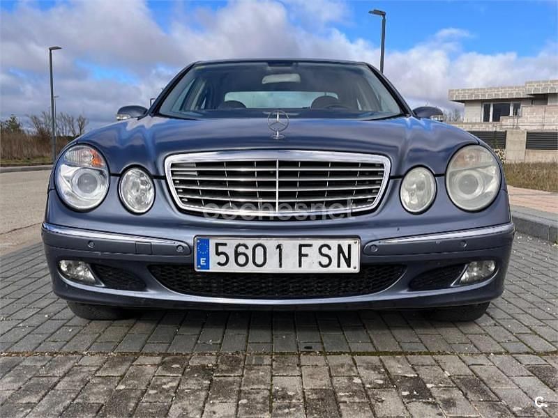 Usado Mercedes E320 Elegance 224 CV (164 kW) 2005 Azul Berlina