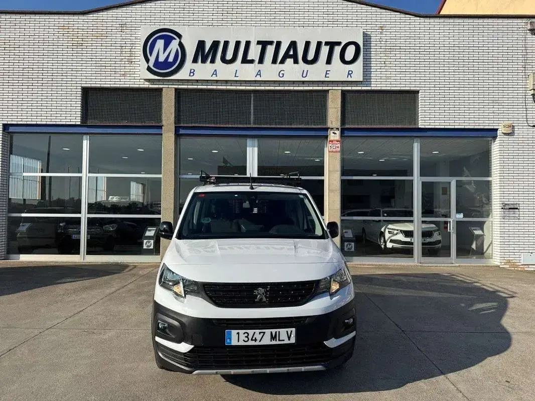 Usado Peugeot Rifter Business-Line 99 CV (72 kW) 2023 Blanco Monovolumen