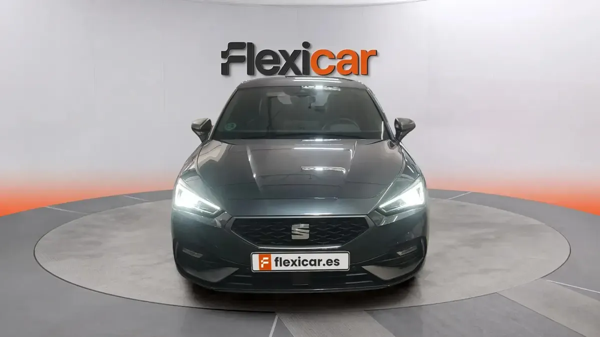 Usado Seat Leon FR 116 CV (85 kW) 2025 Azul Berlina