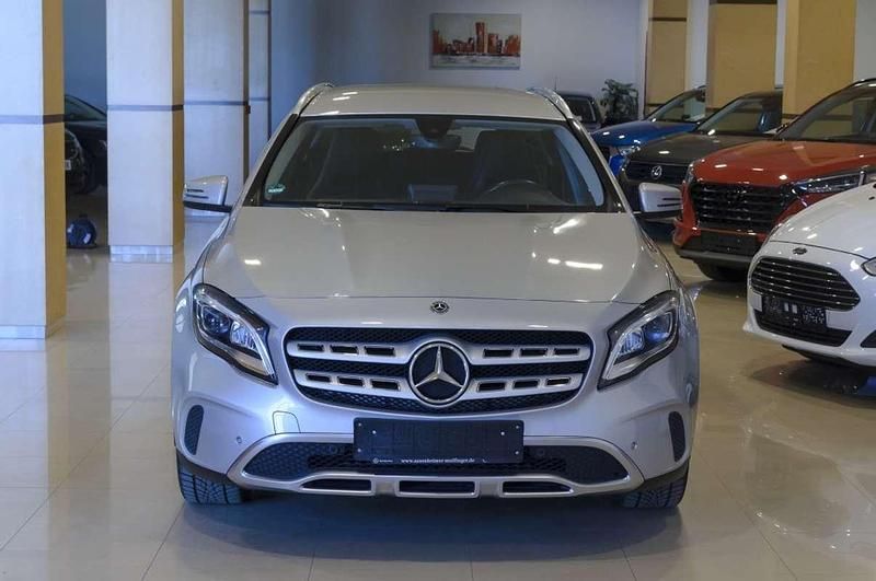 Usado Mercedes GLA200 Urban 136 CV (100 kW) 2017 Gris SUV