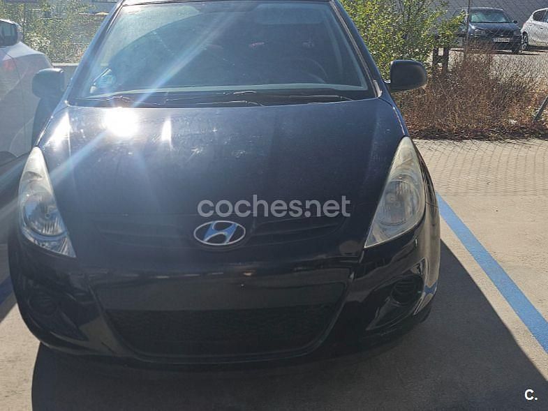 Negro Usado 2011 Hyundai i20 Classic Berlina | 3900 € (Buen precio) - Imagen 1/4