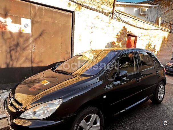 Negro Usado 2004 Peugeot 307 Familiar | 2300 € (Buen precio) - Imagen 1/4