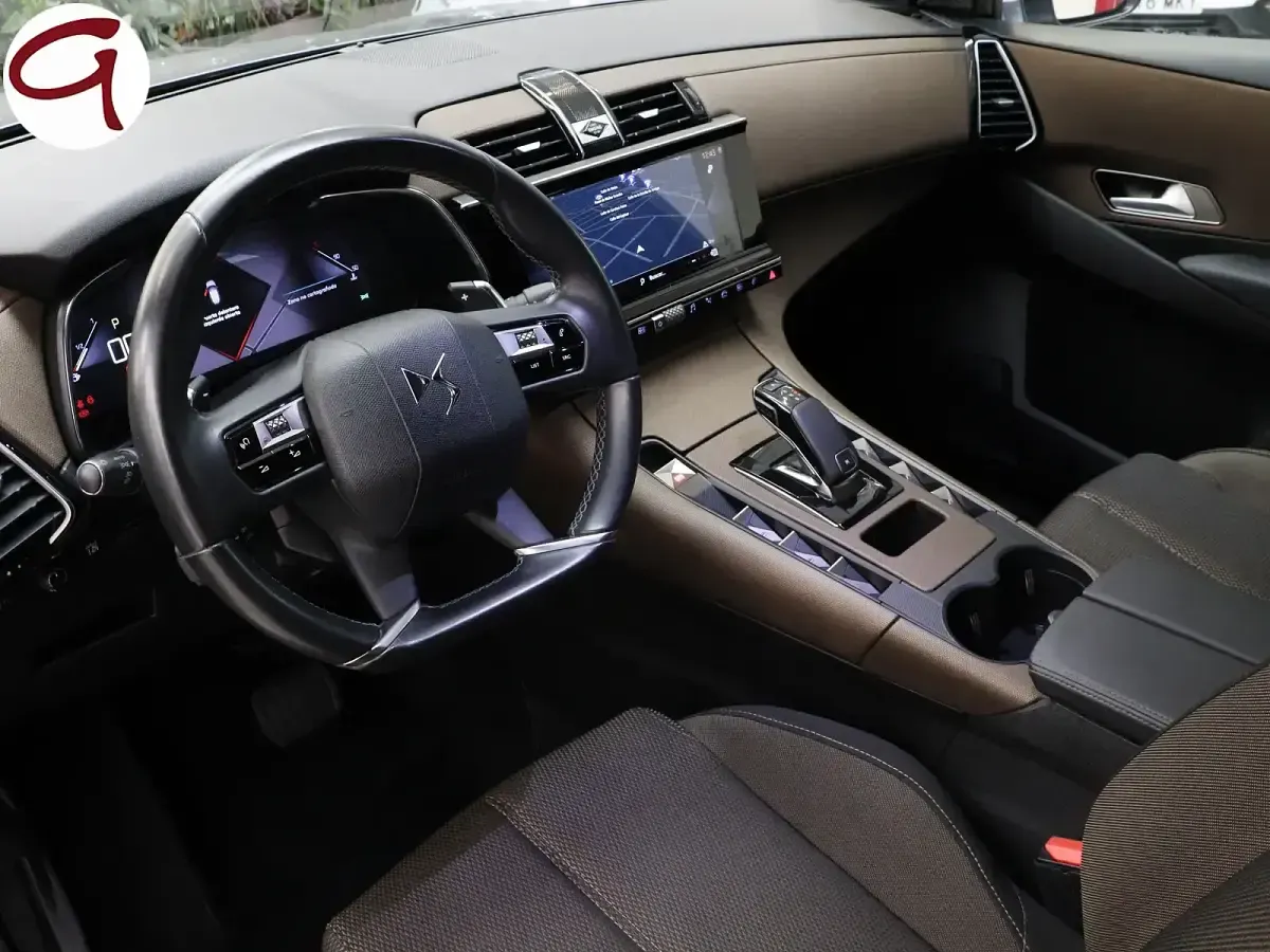 Usado DS Automobiles DS3 Crossback Chic 130 CV (95 kW) 2020 Gris SUV