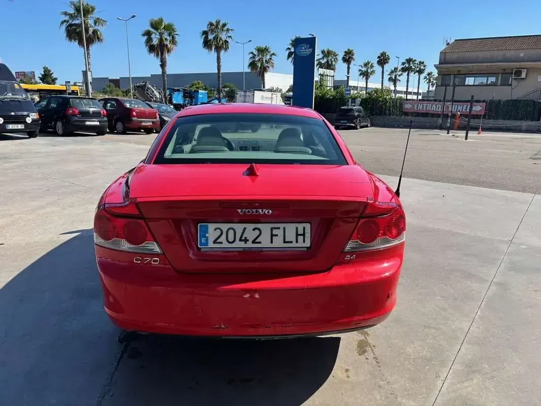 Usado Volvo C70 170 CV (125 kW) 2007 Rojo Descapotable