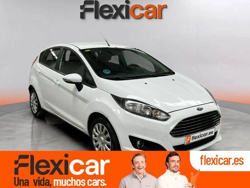 Blanco Usado 2015 Ford Fiesta Trend Utilitario | 8790 € (Un poco caro) - Imagen 1/4