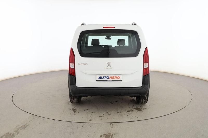 Usado Peugeot Rifter Active 102 CV (75 kW) 2019 Blanco Monovolumen