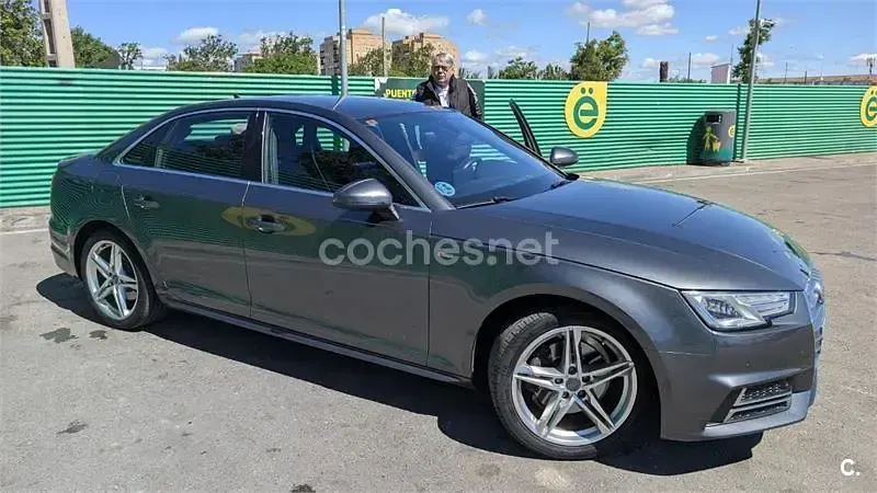 Usado Audi A4 S-Line 150 CV (110 kW) 2016 Gris / plata Berlina
