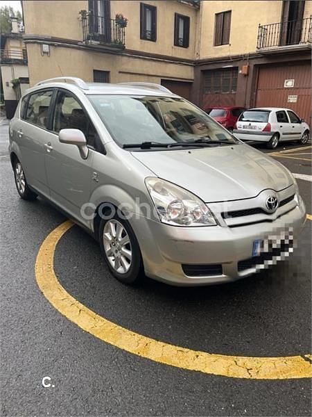 Beige Usado 2005 Toyota Corolla Verso Sol Monovolumen | 4950 € - Imagen 1/4