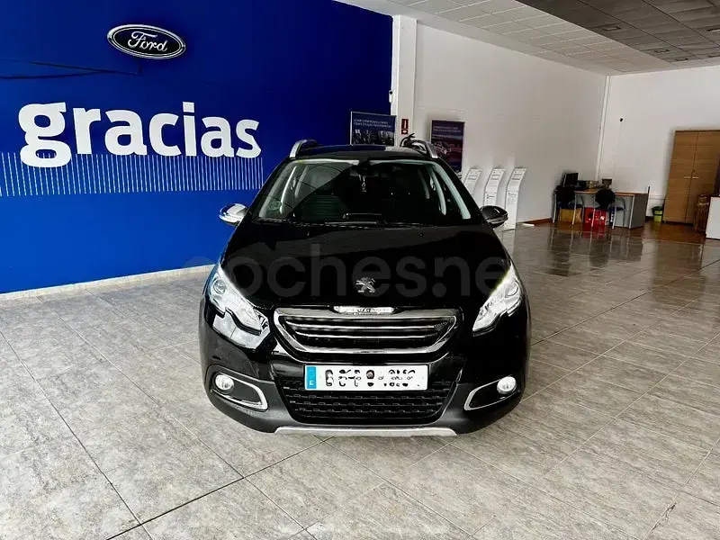 Usado Peugeot 2008 Allure 100 CV (73 kW) 2016 Negro SUV
