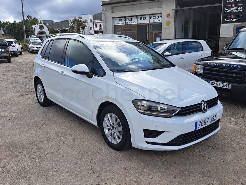 Usado VW Golf Sportsvan Advance 125 CV (91 kW) 2016 Blanco Monovolumen