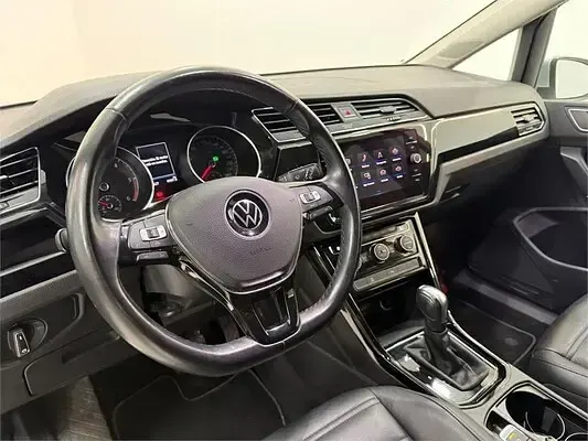 Usado VW Touran Sportline 150 CV (110 kW) 2021 Gris / plata Monovolumen