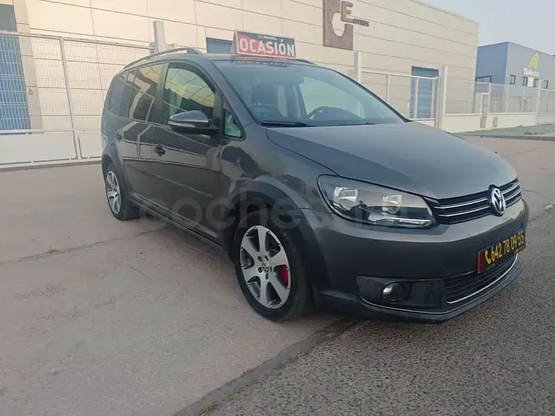 Usado VW Touran Advance 140 CV (102 kW) 2012 Gris / plata Monovolumen