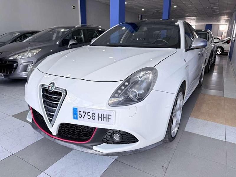 Blanco Usado 2012 Alfa Romeo Giulietta Distinctive Utilitario | 8990 € (Precio justo) - Imagen 1/4