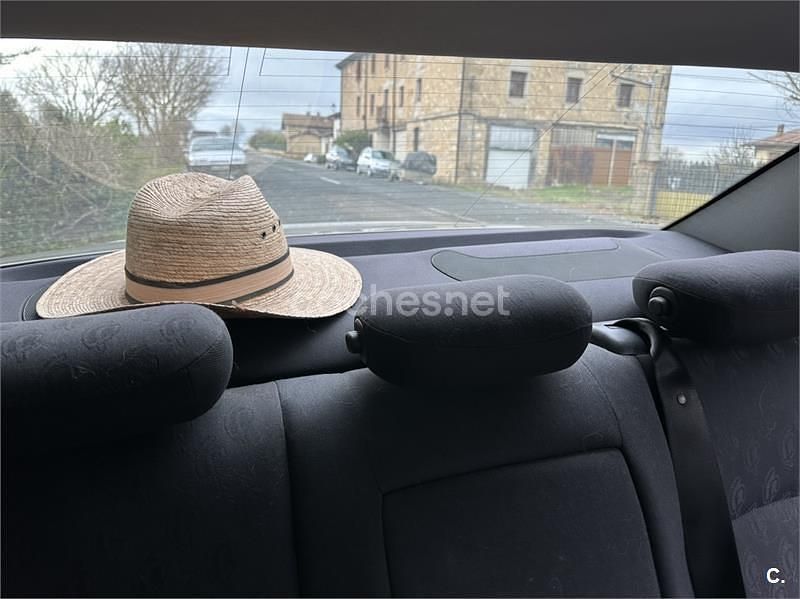 Usado Mercedes C220 Classic 143 CV (105 kW) 2003 Beige Berlina