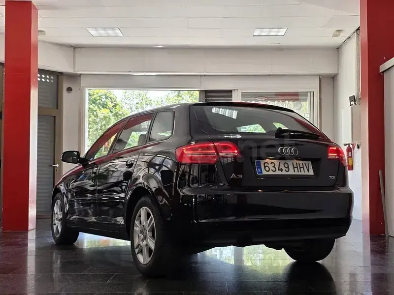 Usado Audi A3 Sportback Ambiente 140 CV (102 kW) 2012 Negro Utilitario