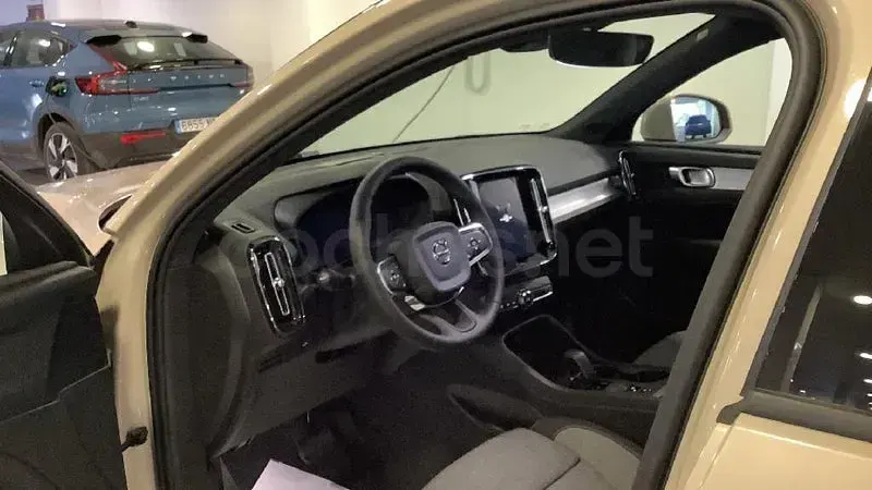Usado Volvo XC40 Core 163 CV (119 kW) 2025 Gris / plata SUV