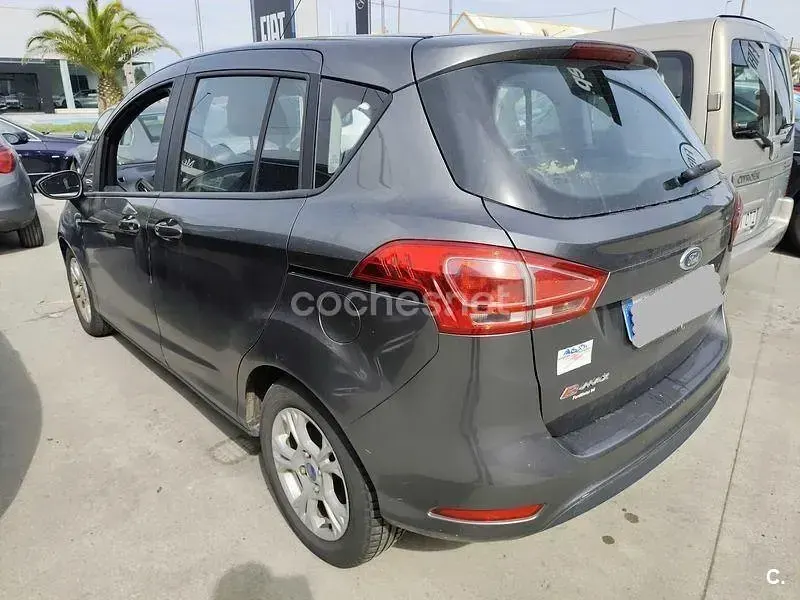 Usado Ford B-MAX Trend 100 CV (73 kW) 2016 Gris / plata Monovolumen