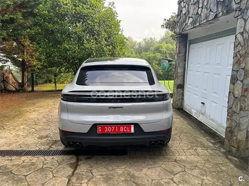 Usado Porsche Cayenne 462 CV (339 kW) 2024 Gris / plata SUV
