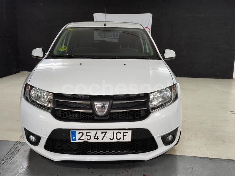 Blanco Usado 2015 Dacia Sandero Lauréate Berlina | 5800 € (Precio justo) - Imagen 1/4