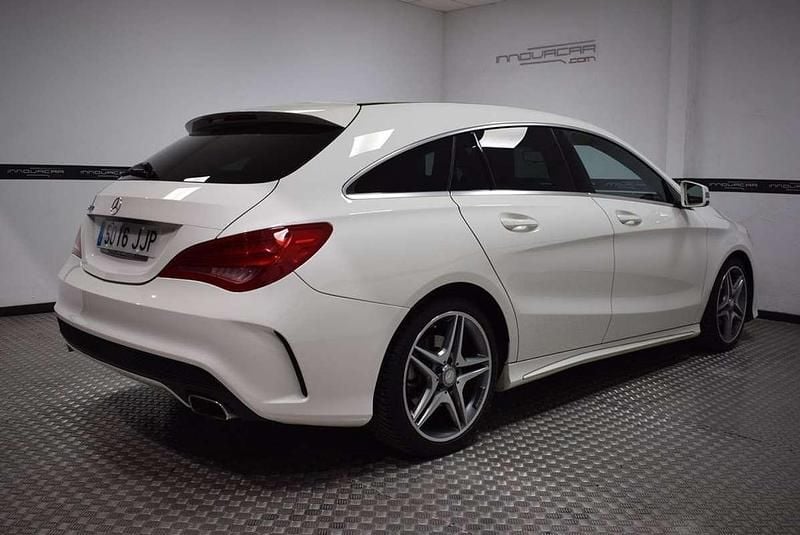 Usado Mercedes CLA200 Shooting Brake AMG line 136 CV (100 kW) 2015 Blanco Familiar