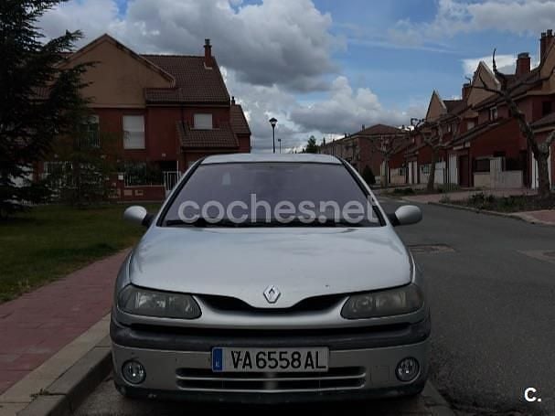 Begagnad Renault Laguna 110 HK (80 kW) 2000 Vit Sedan