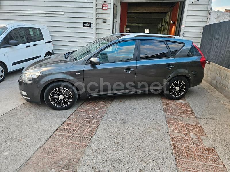 Usado Kia Ceed Plus 90 CV (66 kW) 2011 Gris / plata Utilitario