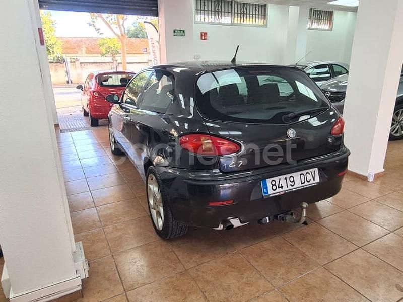 Usado Alfa Romeo 147 Impression 105 CV (77 kW) 2004 Negro Utilitario
