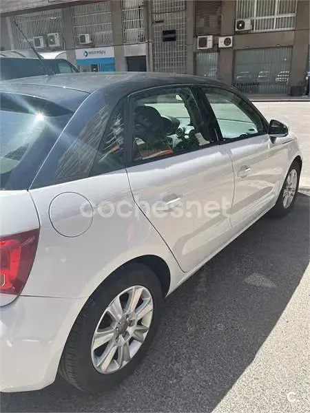 Usado Audi A1 Sportback Ambition 86 CV (63 kW) 2012 Blanco Utilitario