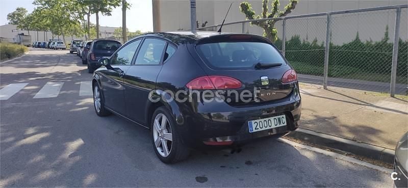 Usado Seat Leon Sport 140 CV (102 kW) 2006 Negro Utilitario