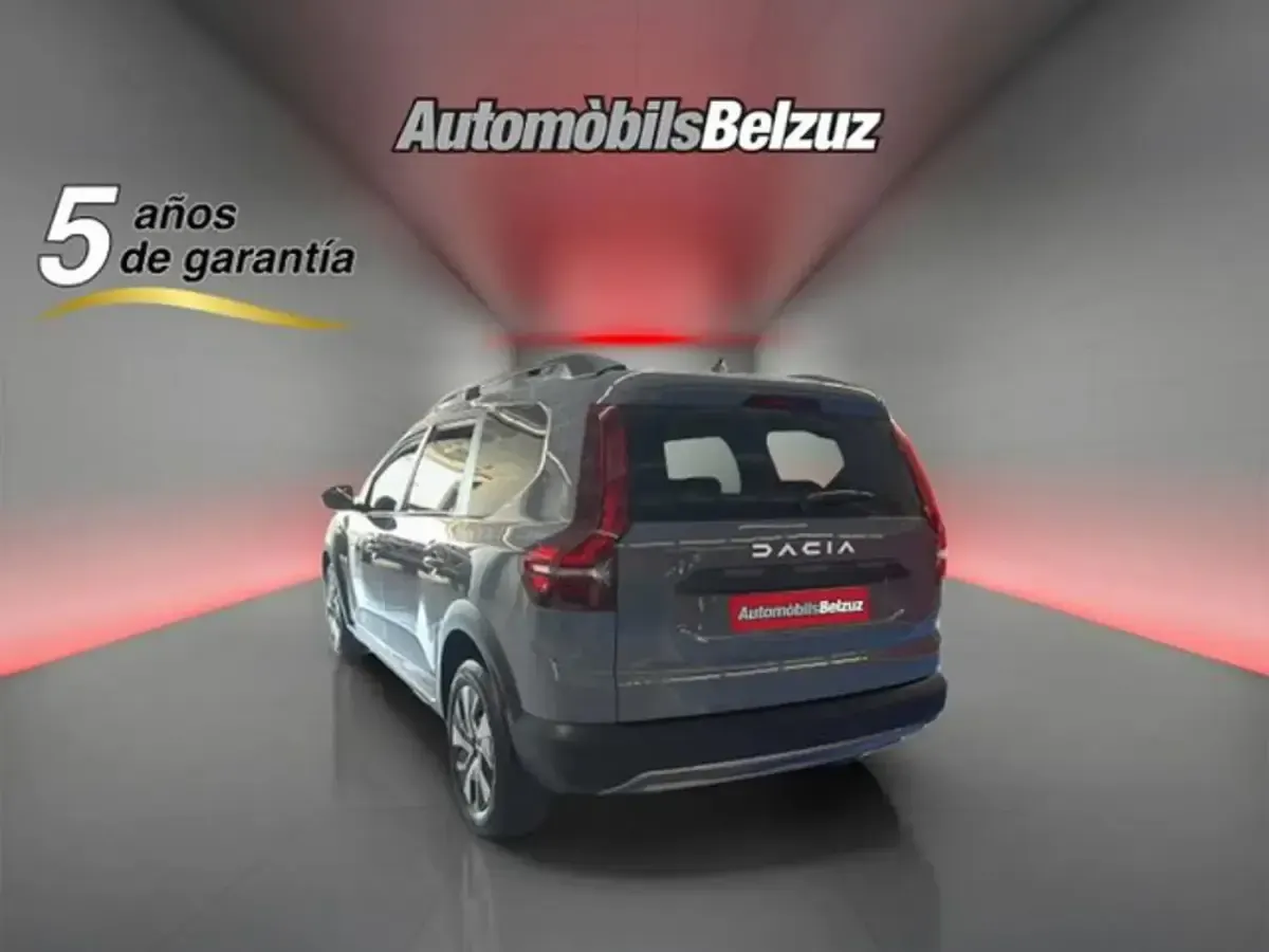 Usado Dacia Jogger Expression 110 CV (80 kW) 2025 Gris Monovolumen