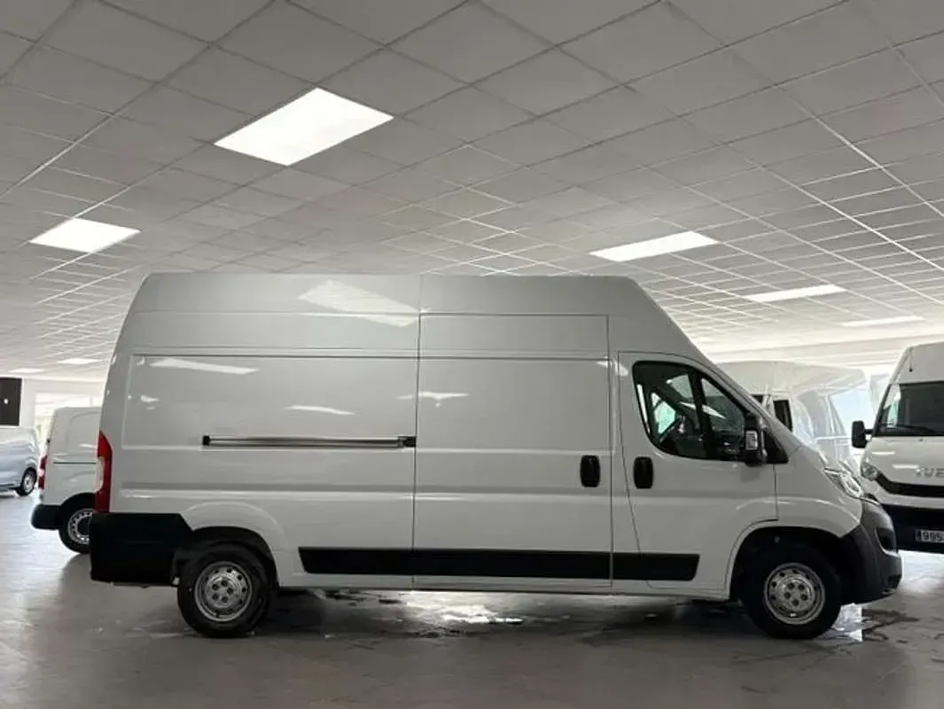 Usado Citroën Jumper 140 CV (102 kW) 2023 Blanco Monovolumen