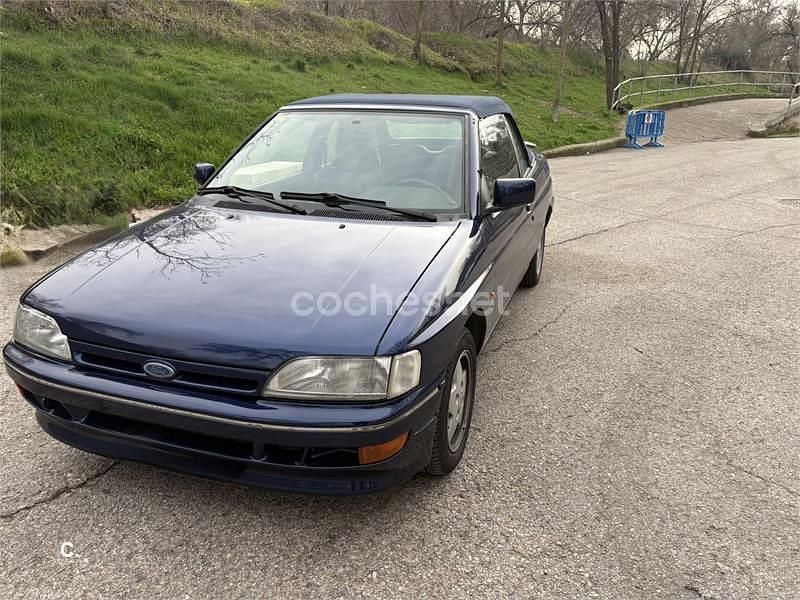 Usado Ford Escort Cabriolet 130 CV (95 kW) 1995 Azul Descapotable