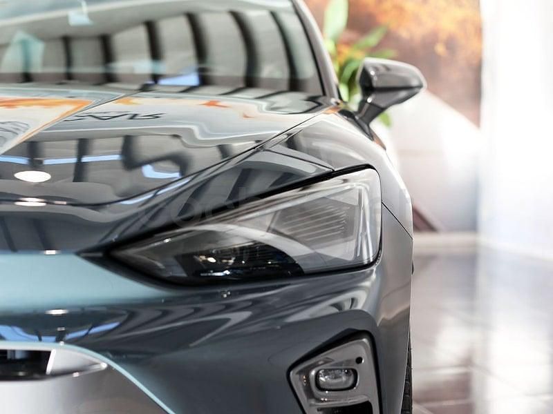 Usado Cupra Leon 150 CV (110 kW) 2024 Gris / plata Berlina