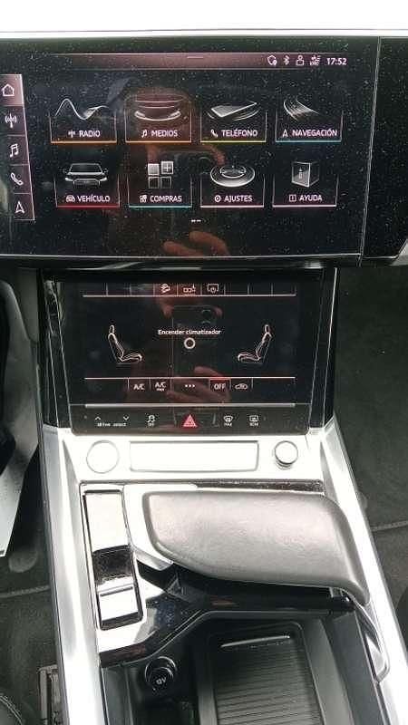 Usado Audi e-tron Advanced 230 kW (313 CV) 2020 Gris SUV