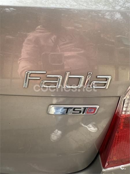 Gris / plata Usado 2011 Skoda Fabia SportLine Berlina | 7800 € (Precio justo) - Imagen 1/4