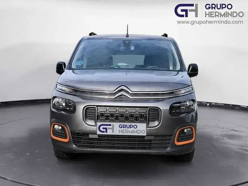 Usado Citroën Berlingo Shine 102 CV (75 kW) 2020 Gris / plata Monovolumen