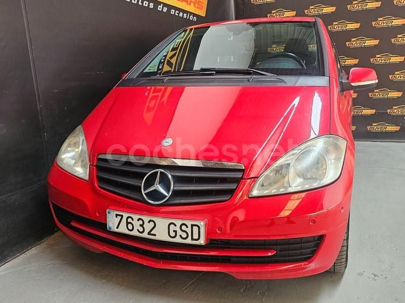 Usado Mercedes A180 Avantgarde 109 CV (80 kW) 2010 Rojo Monovolumen