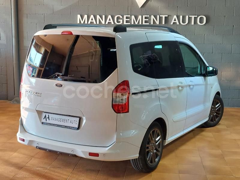 Usado Ford Tourneo Courier Sport 100 CV (73 kW) 2018 Blanco Monovolumen