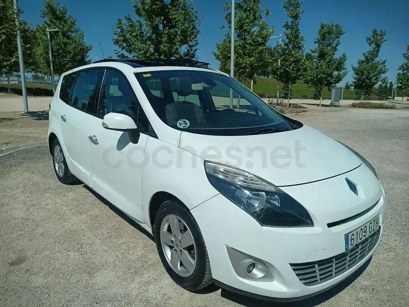 Usado Renault Grand Scénic 110 CV (80 kW) 2010 Blanco Monovolumen