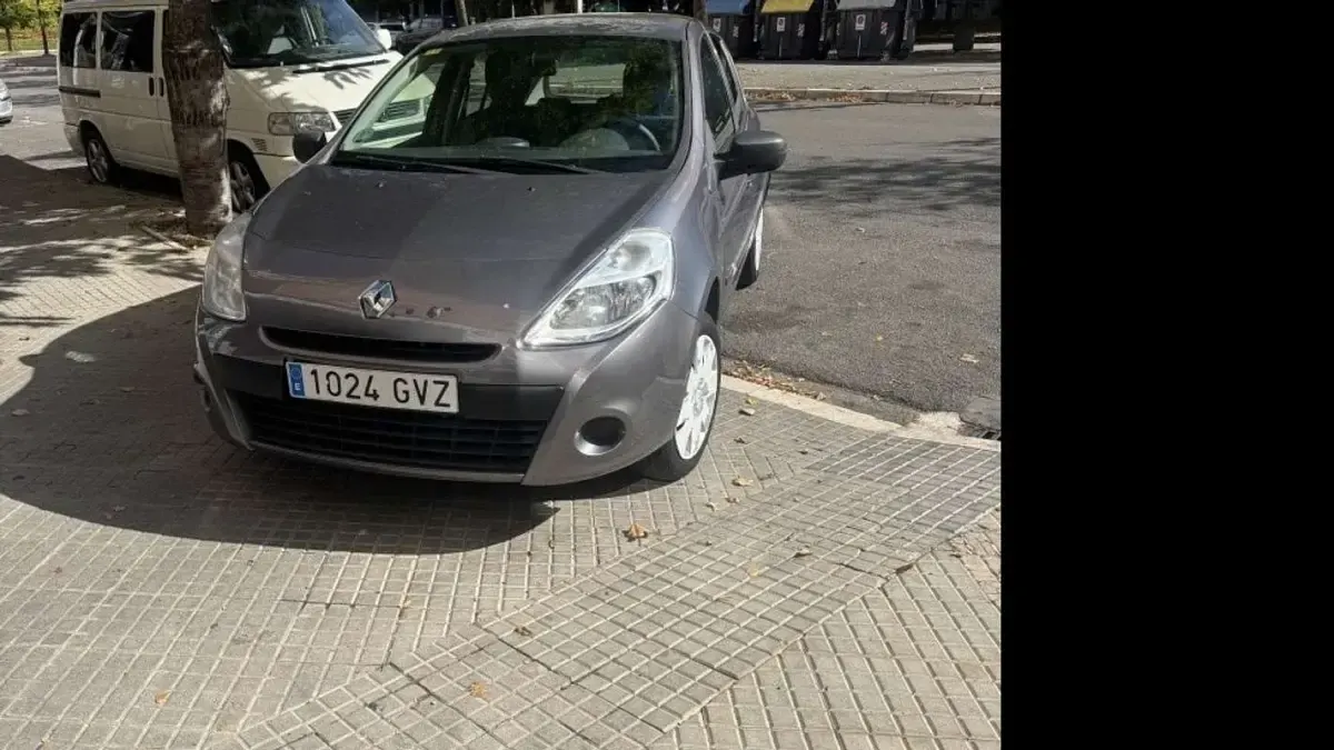 Usado Renault Clio Campus 75 CV (55 kW) 2010 Gris Utilitario