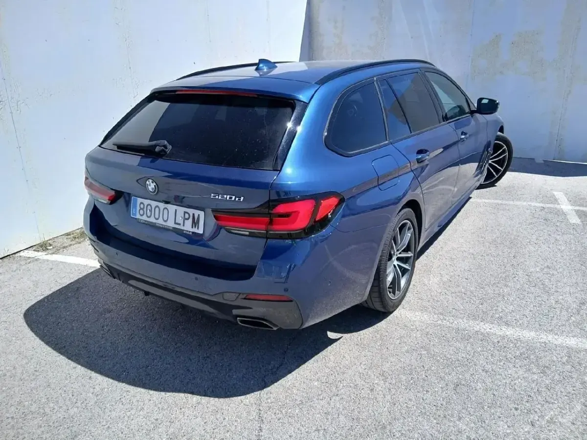 Usado BMW 520 190 CV (139 kW) 2021 Azul Familiar