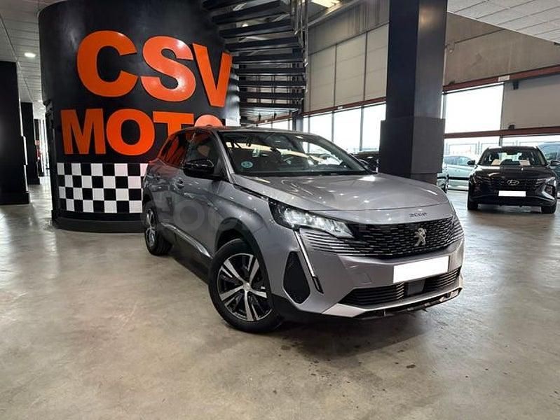 Usado Peugeot 3008 Allure 130 CV (95 kW) 2023 Gris / plata SUV